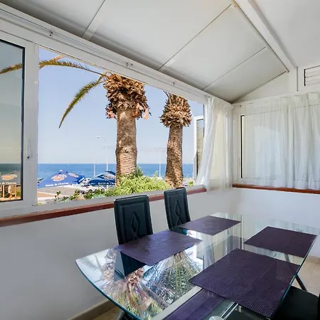 Apartment Sea Front *